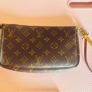 Authentic💯 Louis Vuitton Pochette